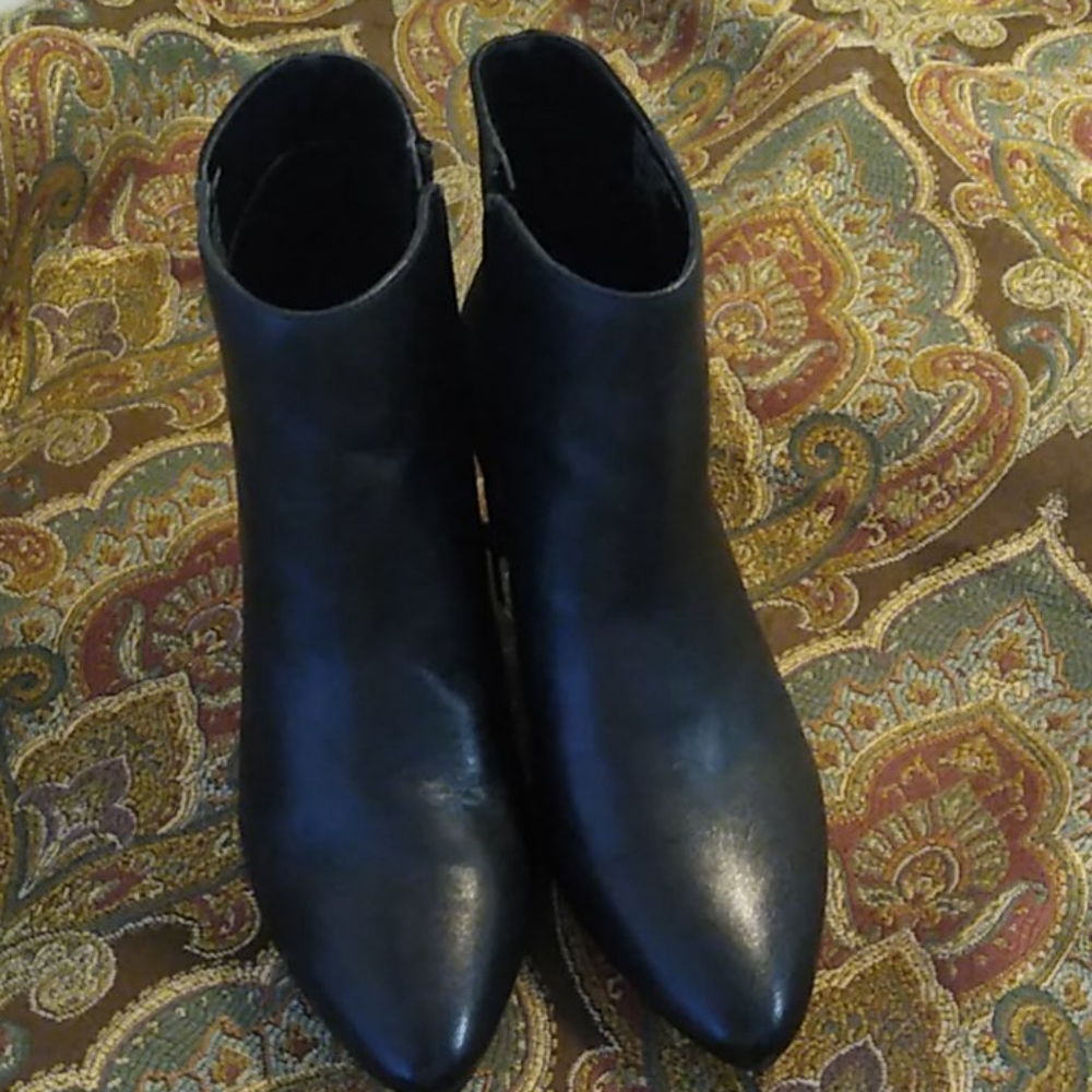 Nwot Alfani kitten heel ankle shooties